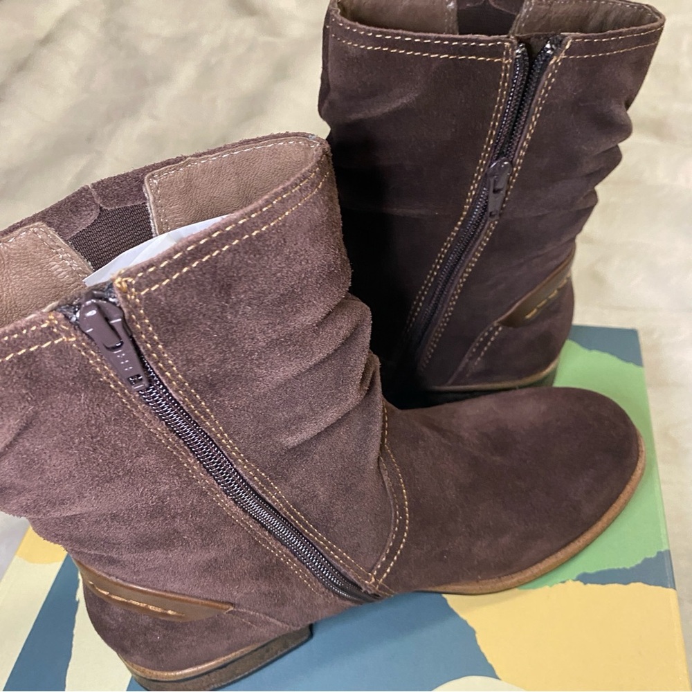 New In a Box Earth Avani 2 Butternut Woman's Brown Suede Boots - Size 8.5 - Picture 16 of 16